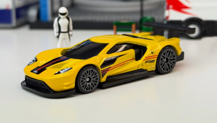Машинка Базовая Hot Wheels 2016 Ford GT Race Treasure Hunts Exotics 1:64 JJM05 Yellow - Retromagaz, image 1