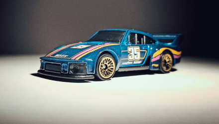 Машинка Базова Hot Wheels Porsche 935 Retro Racers 1:64 HCT96 Dark Blue - Retromagaz, image 2