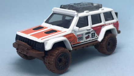 Машинка Базова Hot Wheels '95 Jeep Cherokee Treasure Hunts Mud Studs 1:64 HKL02 White - Retromagaz, image 2