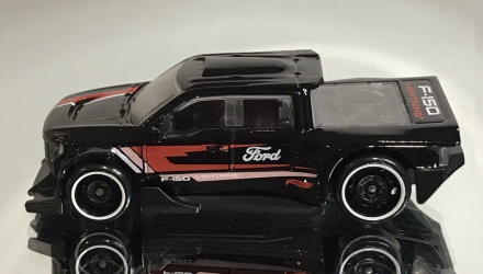 Машинка Базовая Hot Wheels Ford F-150 Lightning Custom Green Speed 1:64 HTD01 Black - Retromagaz, image 2