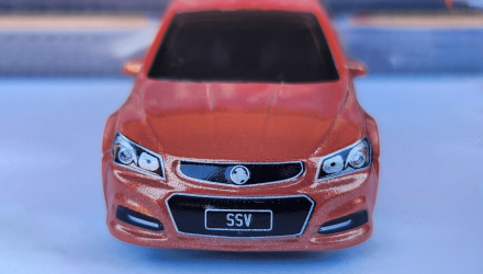 Машинка Большой Город Matchbox Holden VF Commodore SSV Highway 1:64 HVN64 Orange - Retromagaz, image 3