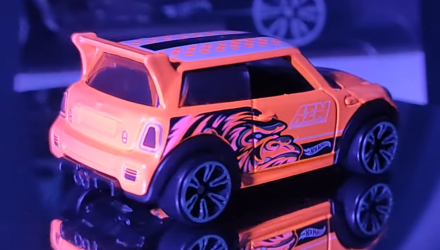Тематична Машинка Hot Wheels Mini Cooper Mini Cooper S Challenge Neon Speeders 1:64 JBY96 Orange - Retromagaz, image 2