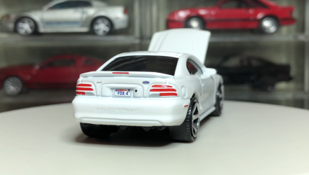 Тематична Машинка Matchbox 1995 Ford Mustang SVT Cobra R Moving Parts 1:64 JHV30 White - Retromagaz, image 2