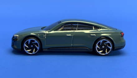 Машинка Базовая Hot Wheels Audi RS E-Tron GT Green Speed 1:64 HKH58 Dark Grey - Retromagaz, image 4