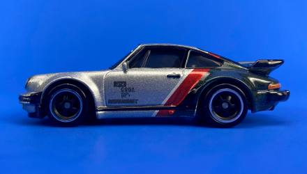 Набір Машинка Premium Hot Wheels Cyberpunk 2077 Porsche 911 Turbo + Комікс Твій Голос - Retromagaz, image 6