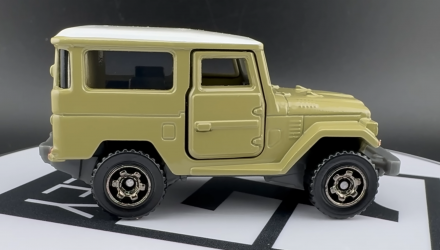 Тематическая Машинка Matchbox Toyota Land Cruiser FJ40 Moving Parts 1:64 FWD28/HVN18 Tan - Retromagaz, image 4