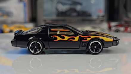 Машинка Базова Hot Wheels Knight Rider K.I.T.T. Screen Time 1:64 HYX27 Black - Retromagaz, image 3