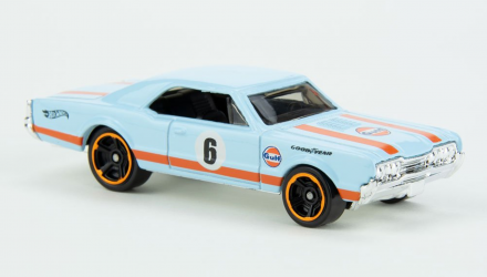 Машинка Базова Hot Wheels '67 Oldsmobile 442 Gulf Muscle Mania 1:64 GTB41 Light Blue - Retromagaz, image 2