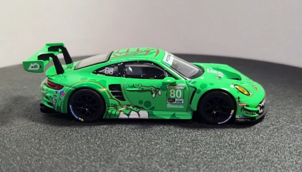 Машинка Premium MINI GT Porsche 911 GT3 R #77 AO Racing 1:64 MGT00889-CH Green - Retromagaz, image 3