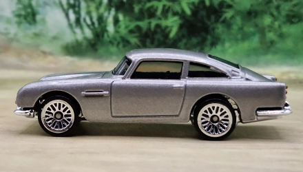 Машинка Базова Hot Wheels Aston Martin 1963 DB5 James Bond 007 Goldfinger Screen Time 1:64 HTB36 Grey - Retromagaz, image 3