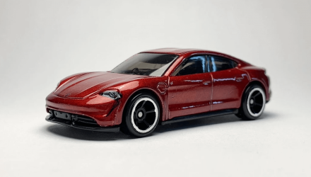 Машинка Базовая Hot Wheels Porsche Taycan Turbo S Green Speed 1:64 GTB23 Dark Red - Retromagaz, image 2