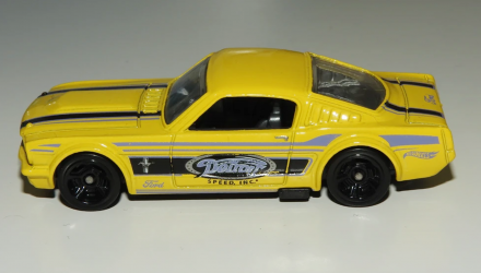 Машинка Базовая Hot Wheels '65 Mustang 2+2 Fastback Muscle Mania 1:64 FYG74 Yellow - Retromagaz, image 3