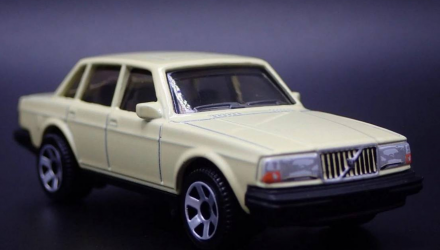 Машинка Велике Місто Matchbox 1986 Volvo 240 Showroom 1:64 JBR76 Yellow - Retromagaz, image 2
