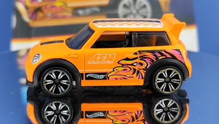 Тематична Машинка Hot Wheels Mini Cooper Mini Cooper S Challenge Neon Speeders 1:64 JBY96 Orange - Retromagaz, image 3