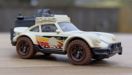 Машинка Базовая Hot Wheels Porsche 911 Off-Roader с Прицепом Track Fleet 1:64 JCM61 White - Retromagaz, image 4