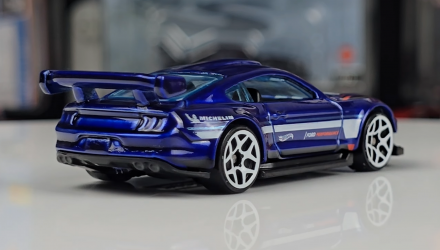 Машинка Базова Hot Wheels Custom '18 Ford Mustang GT Mustang 60 1:64 HYY94 Blue - Retromagaz, image 2