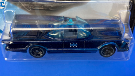 Машинка Базовая Hot Wheels TV Series Batmobile Batman 1:64 FKB53 Blue - Retromagaz, image 3