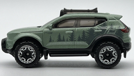 Машинка Базова Hot Wheels Volvo XC40 Recharge Mud Studs 1:64 HKG55 Green - Retromagaz, image 4