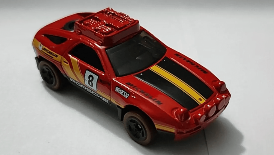 Hot Wheels Treasure Hunt Porsche 928S Safari - TH 2024 HW