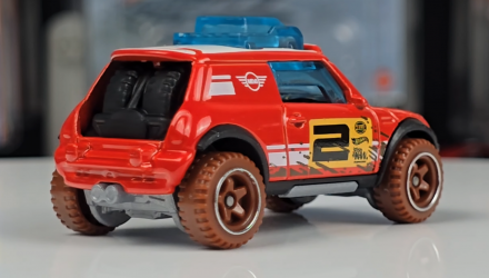 Машинка Базовая Hot Wheels Lil' Roar Mini Cooper Safari 1:64 HYW44 Red - Retromagaz, image 2