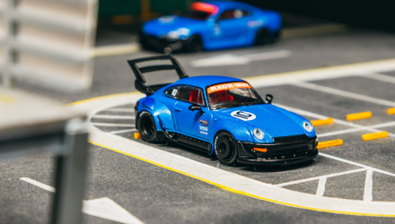 Машинка Premium Tarmac Works Porsche RWB 993 10th Anniversary Diecast Scale Model Car 1:64 T64-TL017-10TH Blue - Retromagaz, image 1