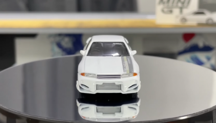 Машинка Premium MINI GT Nissan Skyline GT-R (R32) VeilSide Combat 1:64 MGT01066-CH White - Retromagaz, image 4