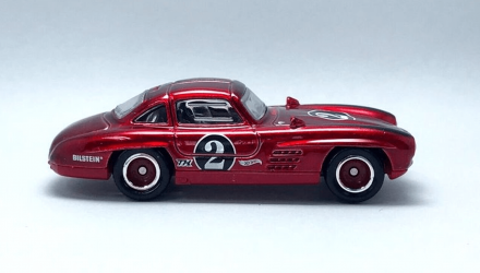 Машинка Базова Hot Wheels Mercedes-Benz 300 SL Super Treasure Hunt STH Retro Racers 1:64 HKL09 Red - Retromagaz, image 3