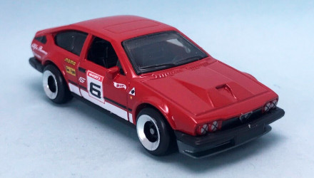 Машинка Базовая Hot Wheels Alfa Romeo GTV6 3.0 Retro Racers 1:64 HKG48 Red - Retromagaz, image 2