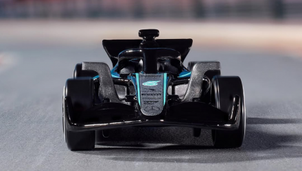 Машинка Базова Hot Wheels Mercedes-AMG Petronas Formula 1 One Team Track Aces 1:64 HYX78 Black - Retromagaz, image 4