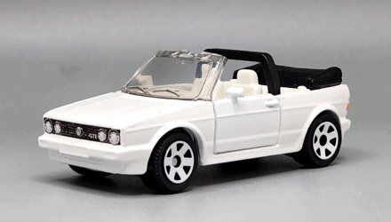 Тематическая Машинка Matchbox 1987 Volkswagen Golf MK1 Cabriolet Moving Parts 1:64 JBW73 White - Retromagaz, image 1