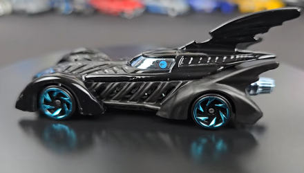 Машинка Базова Hot Wheels Batman Forever Batmobile Treasure Hunts Batman 1:64 HTF19 Black - Retromagaz, image 3