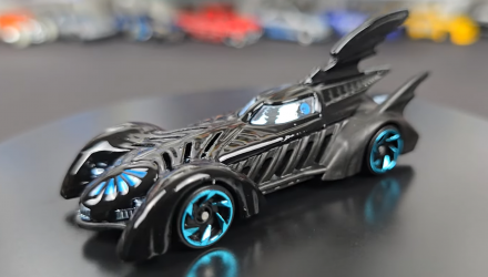 Машинка Базова Hot Wheels Batman Forever Batmobile Treasure Hunts Batman 1:64 HTF19 Black - Retromagaz, image 1