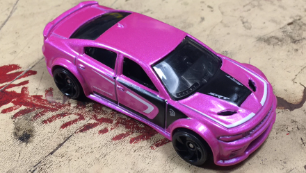 Машинка Базова Hot Wheels '20 Dodge Charger Hellcat Muscle Mania 1:64 JBB45 Pink - Retromagaz, image 2