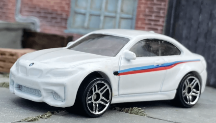 Машинка Базова Hot Wheels 2016 BMW M2 Factory Fresh 1:64 FYC10 White - Retromagaz, image 1