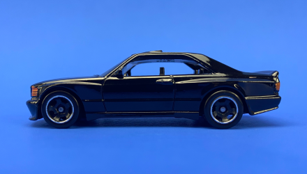 Машинка Базовая Hot Wheels '89 Mercedes-Benz 560 SEC AMG Turbo 1:64 HKG45 Black - Retromagaz, image 4