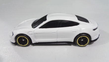 Машинка Базовая Hot Wheels Porsche Taycan Turbo S EV 1:64 JJJ05 White - Retromagaz, image 3