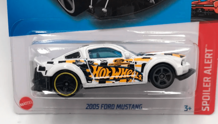 Машинка Базовая Hot Wheels 2005 Ford Mustang Spoiler Alert 1:64 HCX88 White - Retromagaz, image 3