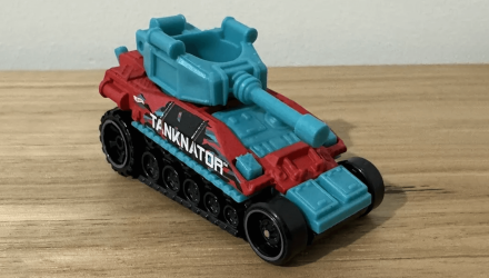 Машинка Базова Hot Wheels Tanknator Netflix Ride-Ons 1:64 HTD42 Red - Retromagaz, image 1