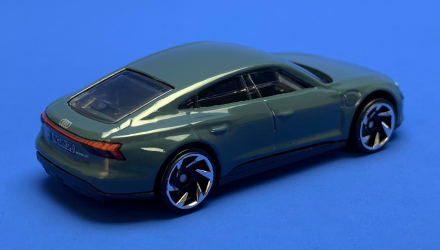 Машинка Базовая Hot Wheels Audi RS E-Tron GT Green Speed 1:64 HKH58 Dark Grey - Retromagaz, image 3