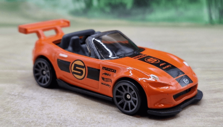 Машинка Базова Hot Wheels '15 Mazda MX-5 Miata J-Imports 1:64 HTD22 Orange - Retromagaz, image 1