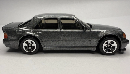 Машинка Базовая Hot Wheels Mercedes-Benz 500 E '70s vs. '90s 1:64 JBB60 Silver - Retromagaz, image 3