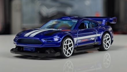Машинка Базова Hot Wheels Custom '18 Ford Mustang GT Mustang 60 1:64 HYY94 Blue - Retromagaz, image 1