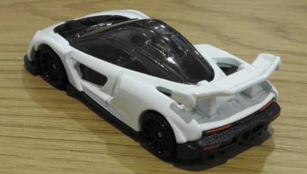 Машинка Базова Hot Wheels McLaren Senna Nightburnerz 1:64 GHD18 White - Retromagaz, image 3