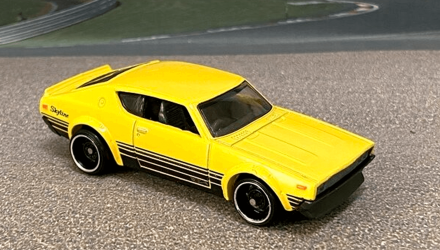 Машинка Базовая Hot Wheels Nissan Skyline 2000 GT-R Then and Now 1:64 GTB39 Yellow - Retromagaz, image 4