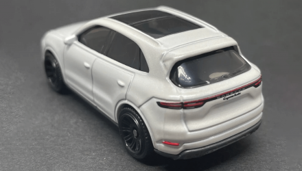 Машинка Велике Місто Matchbox Porsche Cayenne Turbo Metro 1:64 HVN96 White - Retromagaz, image 2