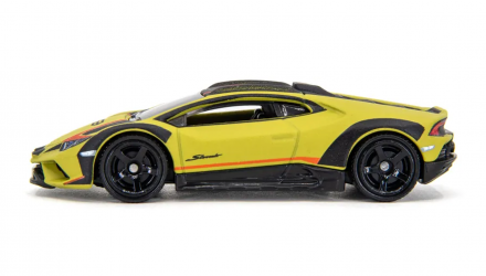 Тематическая Машинка Matchbox Lamborghini Huracán Sterrato Moving Parts 1:64 JBW70 Green image_4 Тематическая Машинка Matchbox Lamborghini Huracán Sterrato Moving Parts 1:64 JBW70 Green - Retromagaz, image 4