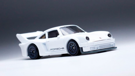 Машинка Базовая Hot Wheels Porsche 934.5 Factory Fresh 1:64 DTW87 White - Retromagaz, image 4