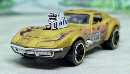 Машинка Базовая Hot Wheels '68 Corvette - Gas Monkey Garage Dream Garage 1:64 HKH23 Gold - Retromagaz, image 2