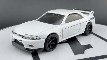 Машинка Premium Hot Wheels Nissan Skyline GT-R (BCNR33) Greddy Modern Classics 1:64 HRV99 White - Retromagaz, image 2