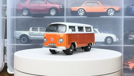 Тематична Машинка Matchbox 1973 Volkswagen T2b The Movie Series Moving Parts 1:64 JHV23 Orange - Retromagaz, image 1